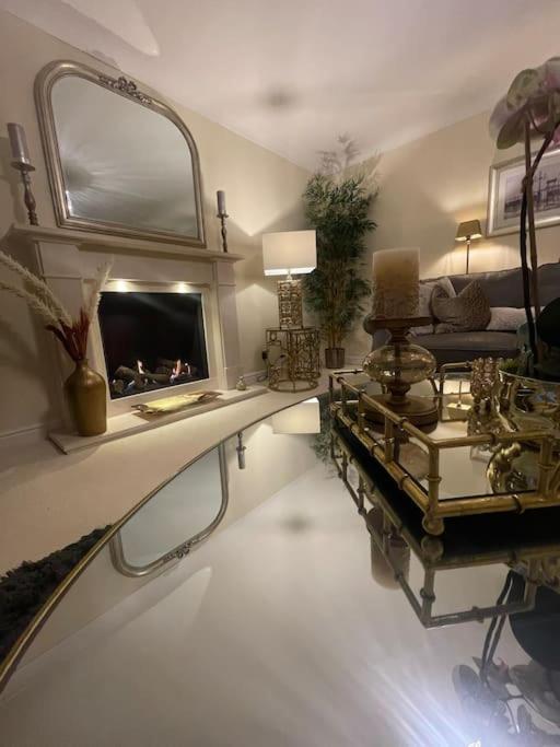 Home In Wirral - Peaceful Contemporary Gem. Bagian luar foto
