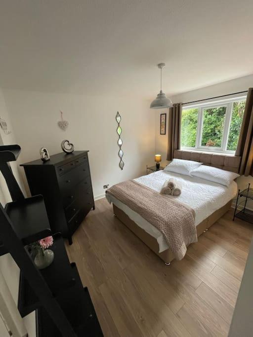 Home In Wirral - Peaceful Contemporary Gem. Bagian luar foto